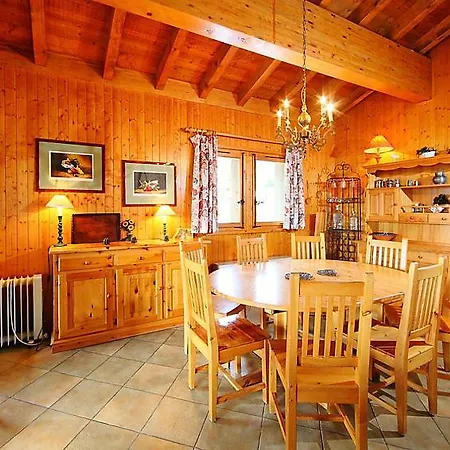 Sleeps 8 Wifi Apartment